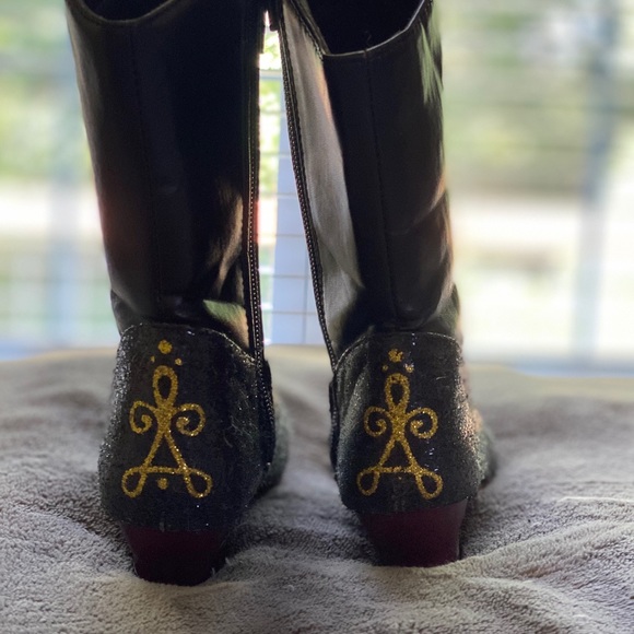 Disney Frozen Anna Boots 7/8 - Picture 2 of 5